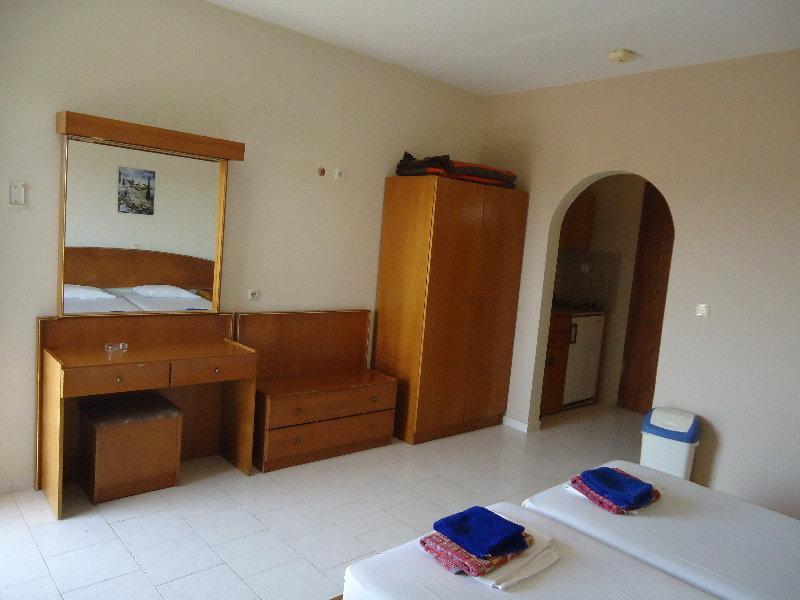 Lyristis Dinos Studios & Apartments Faliraki Luaran gambar