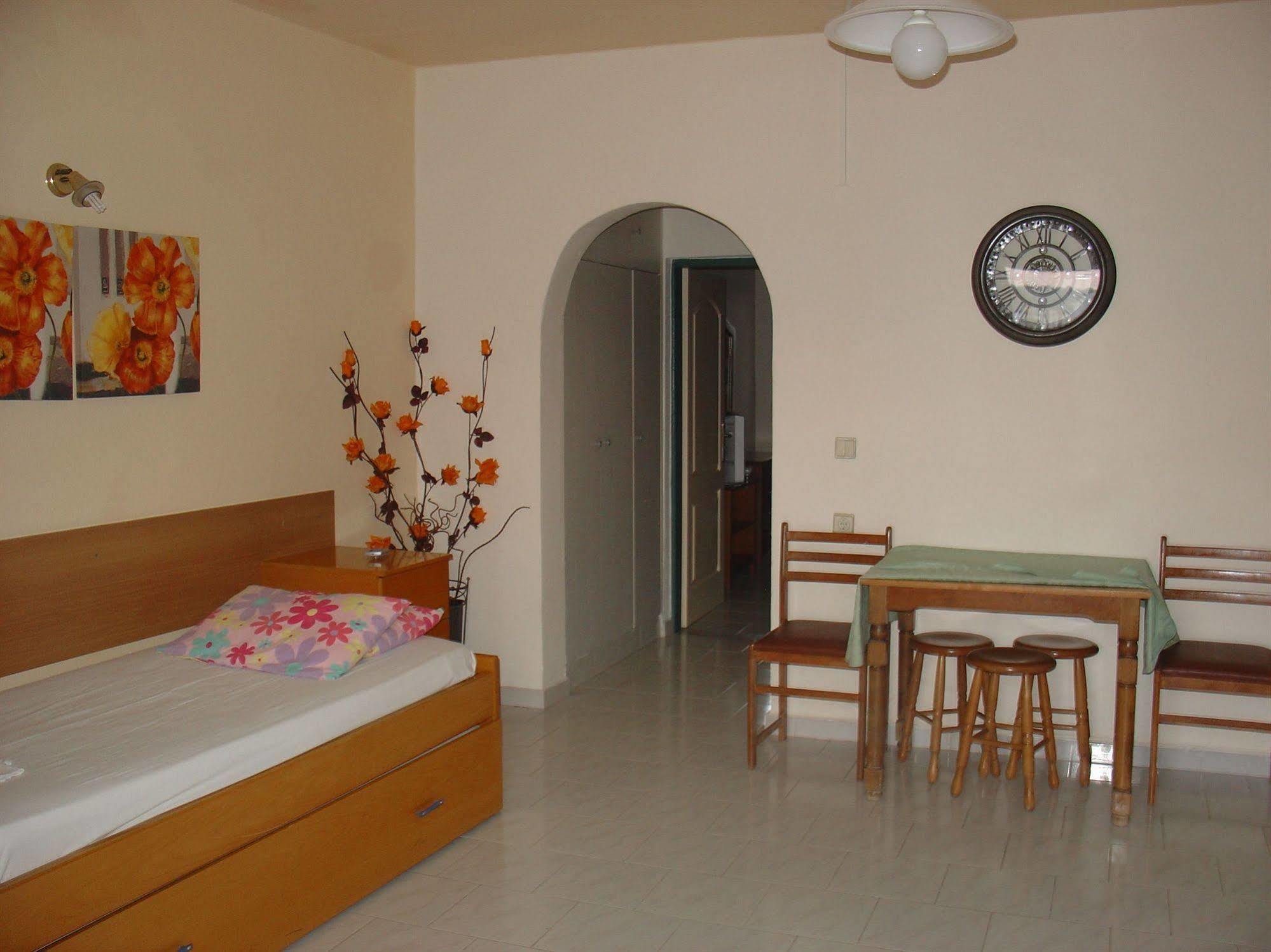 Lyristis Dinos Studios & Apartments Faliraki Luaran gambar