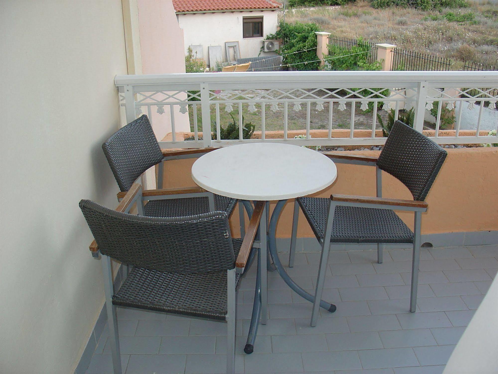 Lyristis Dinos Studios & Apartments Faliraki Luaran gambar