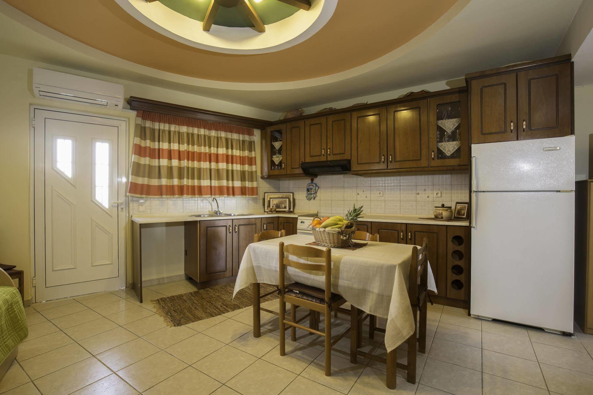 Lyristis Dinos Studios & Apartments Faliraki Luaran gambar